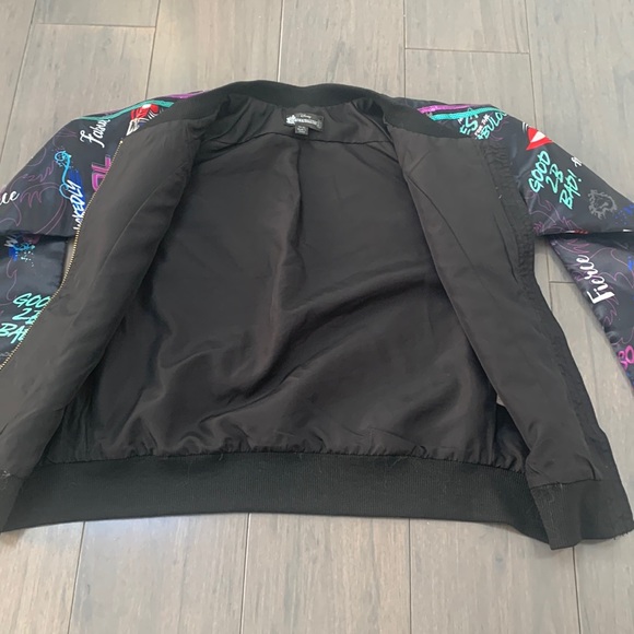Like New Disney Descendants 3 Bomber Zipper Jacket Size Small 7 / 8 - Picture 2 of 3